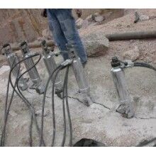 好質(zhì)量分裂石頭機械設備