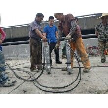 巖石開采機械設(shè)備液壓劈巖機使用方法